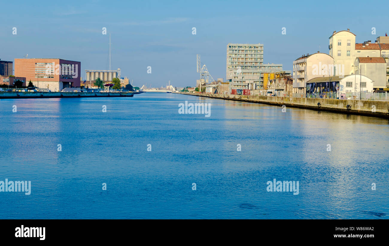 Stadt Docks der Candiano Kanal, der die Stadt mit Ravenna und dem Port verbunden ist. Stockfoto