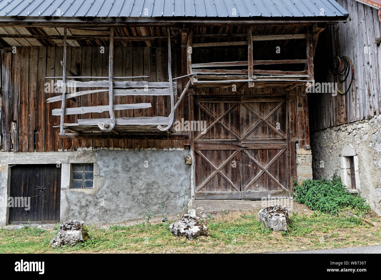 Grangettes sind traditionelle typische Scheunen des Bauges in den Französischen Alpen Stockfoto