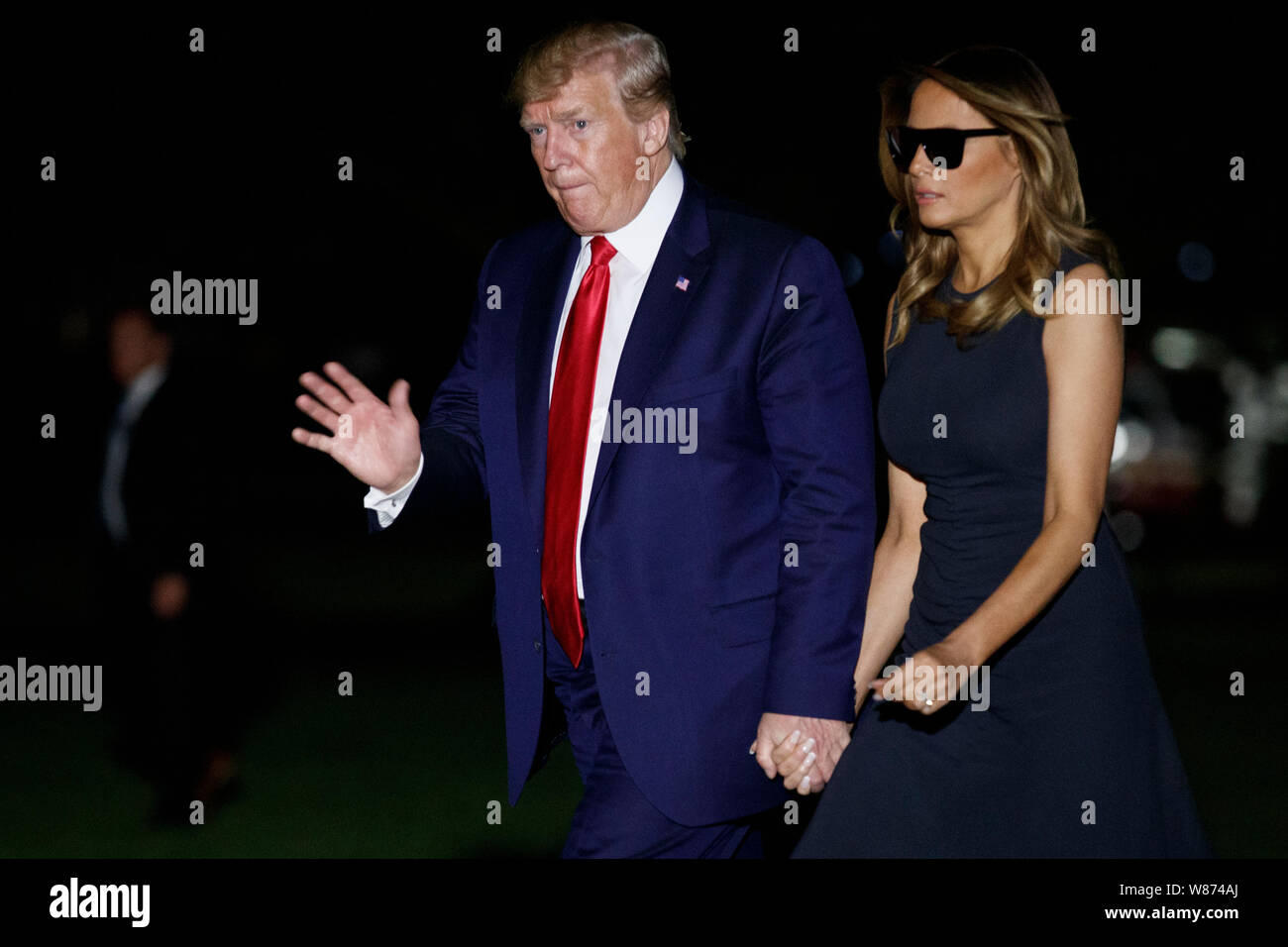 US-Präsident Donald J. Trumpf und die erste Dame Melania Trump Spaziergang von Marine One nach der Ankunft auf dem Rasen des Weißen Hauses in Washington, DC, USA, 07. August 2019. Präsident Trumpf und die erste Dame reiste nach Dayton und El Paso mit shooting Ersthelfer, Familien und victimsCredit: Shawn Thew/Pool über CNP/MediaPunch zu erfüllen Stockfoto