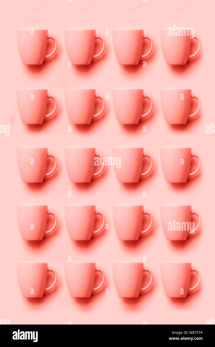 Muster von rosa Tassen über druckvolle Hintergrund. Geburtstag Feier, baby Konzept Dusche. Pastellfarben. Banner. Minimalistisches Design. Stockfoto