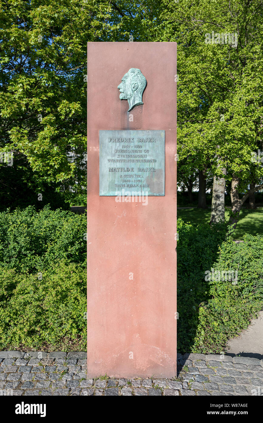 Denkmal für Fredrik Bajer (1837-1922), frühe Verfechter der Frauenwahlrecht, und seiner Frau Mathilde Bajer (1840-1934), Kopenhagen, Dänemark Stockfoto