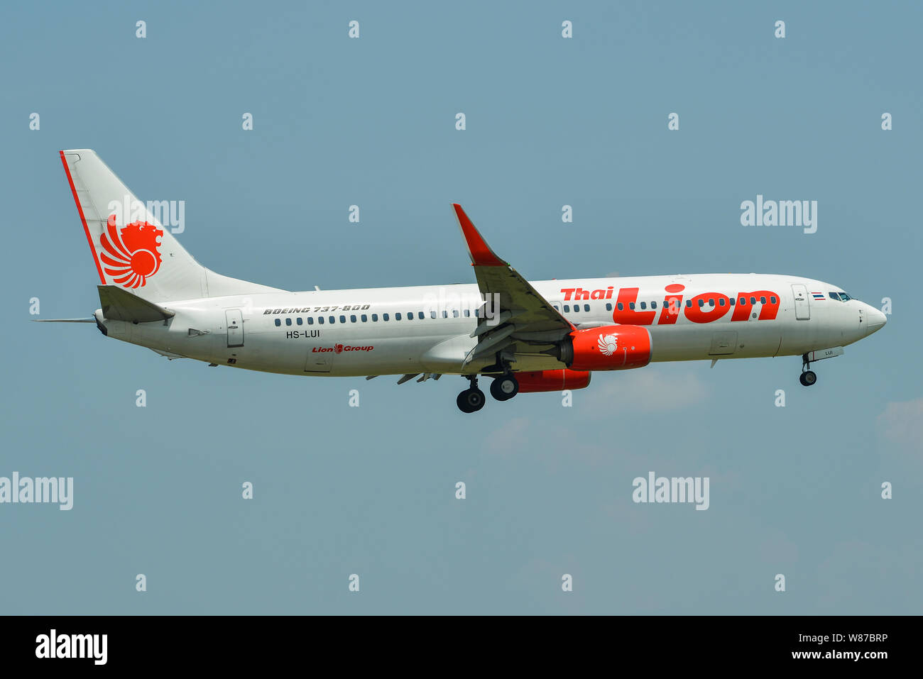 Bangkok, Thailand - 24.April 2018. HS-LUI Thai Lion Air Boeing 737-800 Landung in Bangkok Don Muang International Airport (DMK). Stockfoto