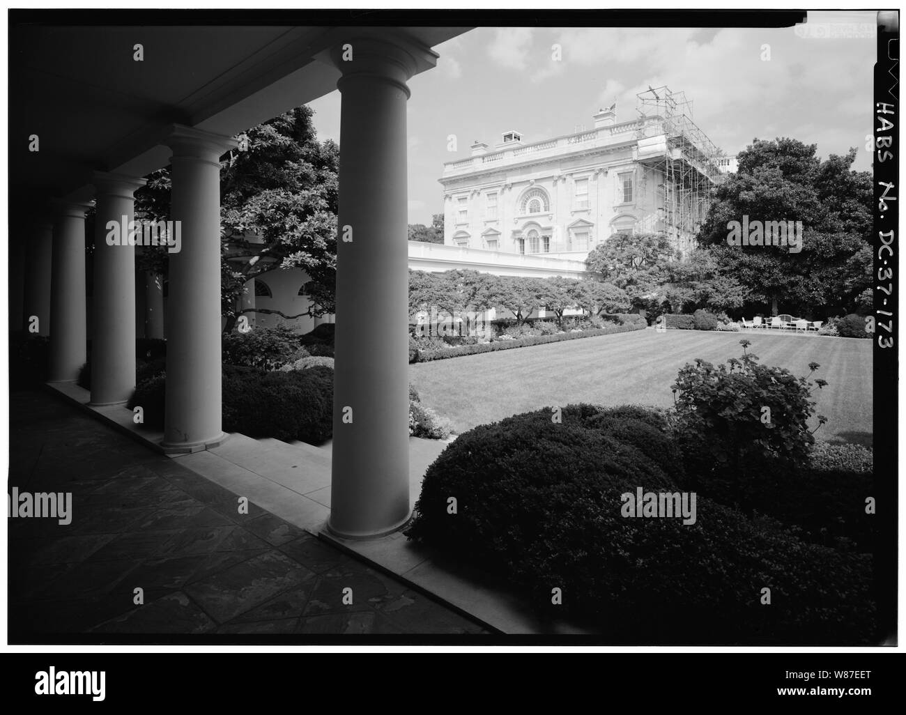 173. Rose Garden; Oblique Ansicht von Spalten, die auf der Suche NE; 173. Rose Garden; Oblique Ansicht von Spalten, die auf der Suche NE - White House, 1600 Pennsylvania Avenue, Northwest, Washington, District of Columbia, DC Stockfoto