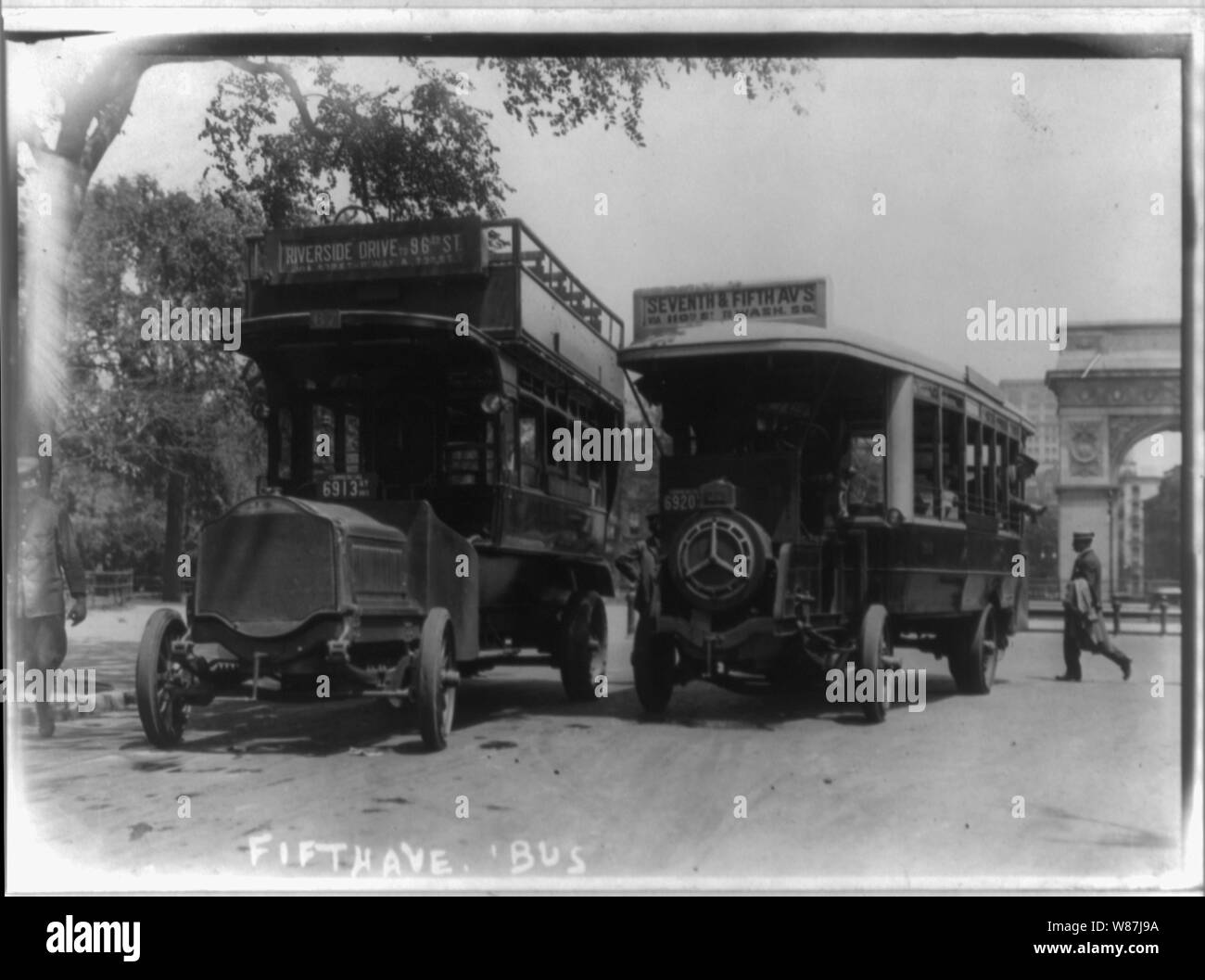 2 Omnibusse in der Nähe von Washington Square in New York City Stockfoto