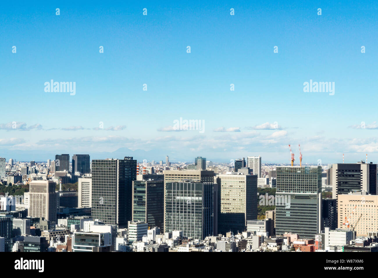 Asien Business Konzept für Immobilien und Corporate Bau - Panoramablick auf die City Skyline Luftbild unter blauem Himmel in der hamamatsucho, Tokyo, Jap Stockfoto