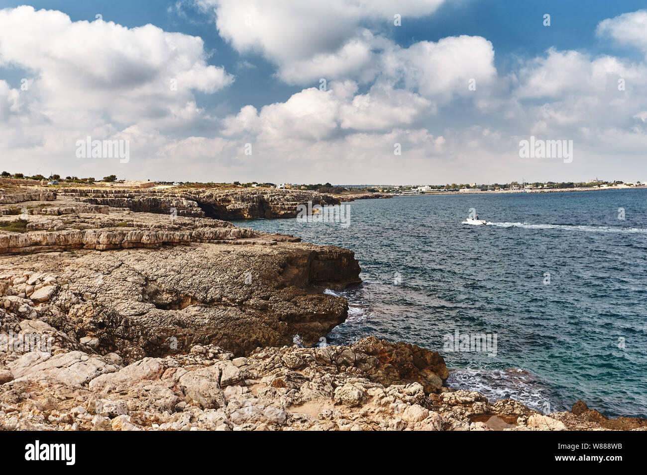 Die schöne Landschaft von Polignano a Mare, Stadt in der Provinz Bari, Apulien. Stockfoto