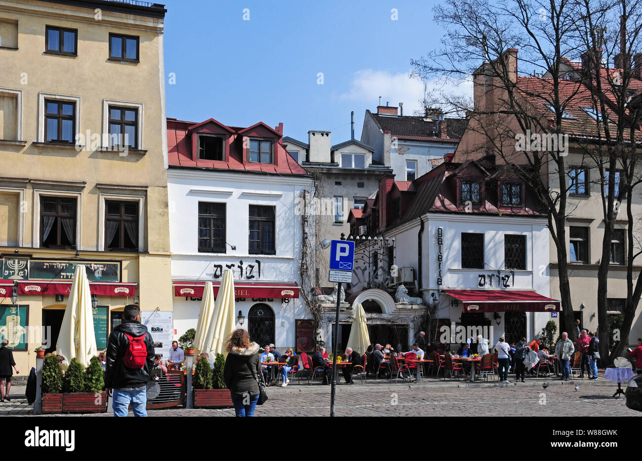 Menschen Essen außerhalb im Jüdischen Viertel Kazimierz in Krakau, Polen. Cafe Stockfoto