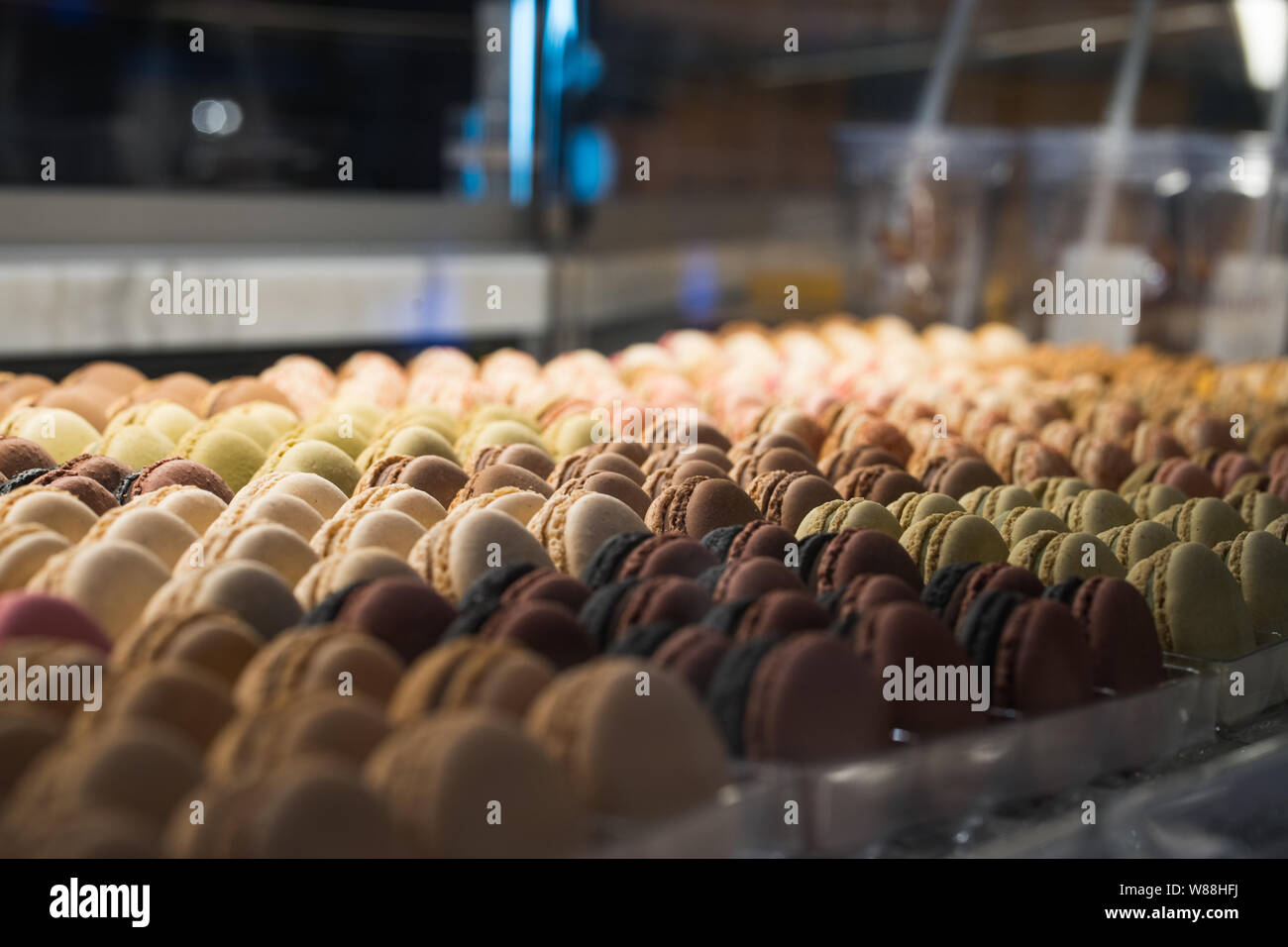 Französische Makronen. In der Nähe der bunten verschiedenen macarons Dessert. Stockfoto