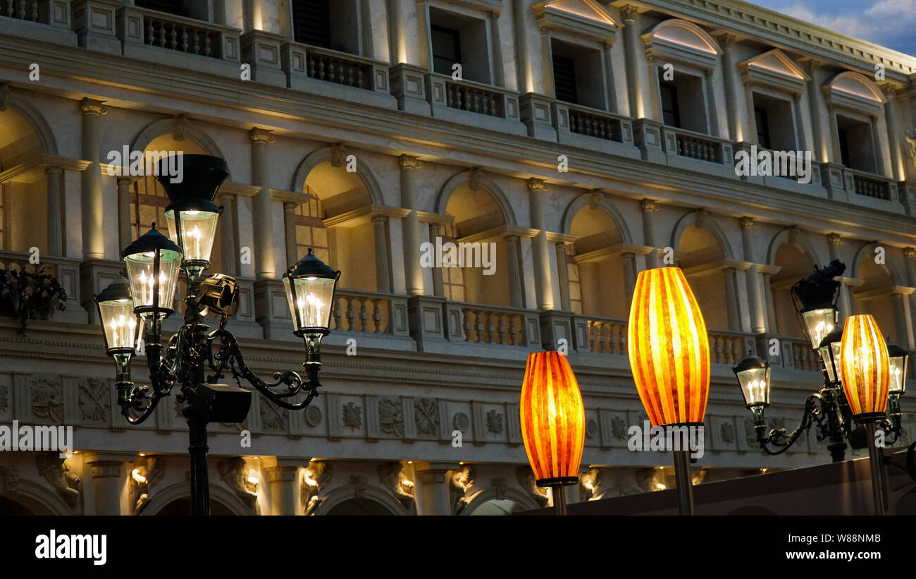 Urlaub in Las Vegas! Ein oft getan Aktivität ist die verschiedenen Casinos zu besuchen und bewundern ihre Themen. In der römischen Architektur Fassade schauen. Stockfoto