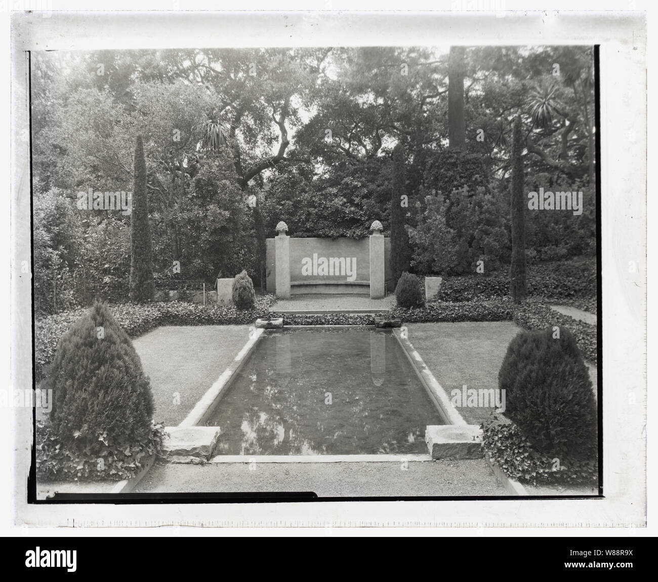 Las Tejas, Oakleigh Thorne House, 170 Picacho Lane, Montecito, Kalifornien. Einen reflektierenden Pool Stockfoto