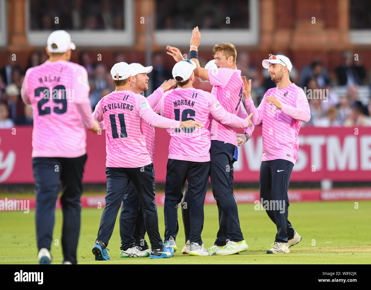 LONDON, VEREINIGTES KÖNIGREICH. 08 Aug, 2019. Tom Ruder von Middlesex feiert nach der Einnahme der wicket von Wird Buchsen von Surrey Cricket Club während T 20 Vitalität Blast Befestigung zwischen Middlesex Surrey an der Lord's Cricket Ground am Donnerstag, August 08, 2019 in London England vs. Credit: Taka G Wu/Alamy leben Nachrichten Stockfoto