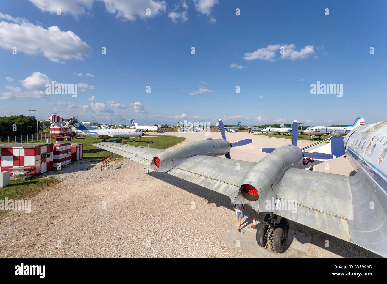 Flügel eines alten russischen Flugzeug an einem heißen Sommertag. Stockfoto