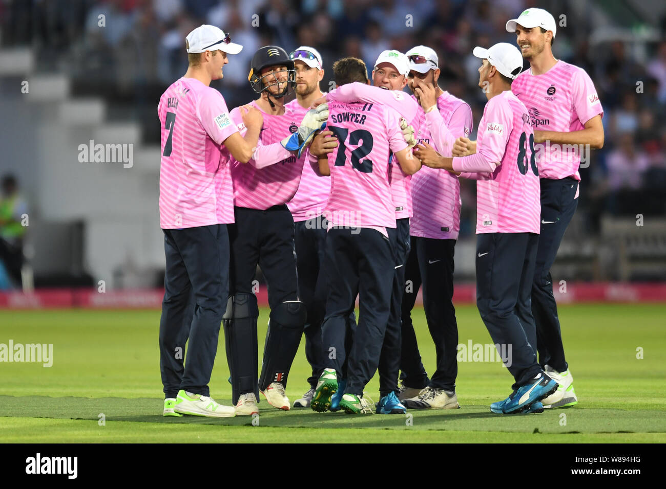 LONDON, VEREINIGTES KÖNIGREICH. 08 Aug, 2019. Nathan Sowter von Middlesex feiert nach der Einnahme der wicket von Aaron Finch von Surrey Cricket Club während T 20 Vitalität Blast Befestigung zwischen Middlesex Surrey an der Lord's Cricket Ground am Donnerstag, August 08, 2019 in London England vs. Credit: Taka G Wu/Alamy leben Nachrichten Stockfoto