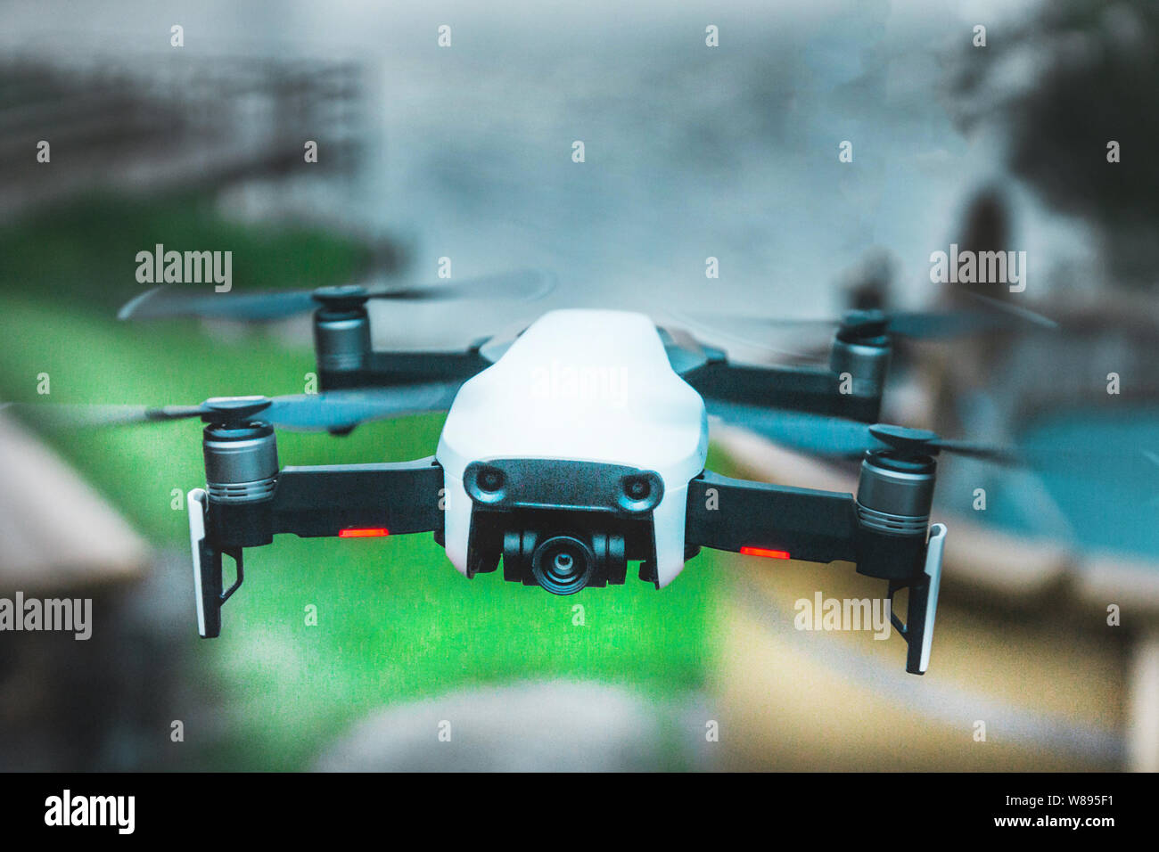Vilnius, Litauen - 8. Juni 2019: DJI MAVIC LUFT - Drone mit Kamera, montiert auf einem 3-Achs Kardanringe Stockfoto