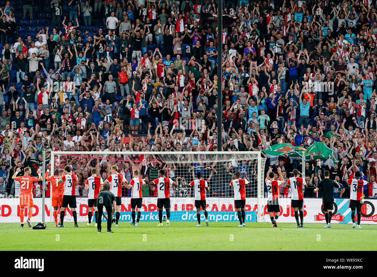 Rotterdam, Niederlande. 08 Aug, 2019. - Feyenoord Rotterdam - Dinamo Tiflis, Fußball, Saison 2018/2019, Europa League, Stadion Feijenoord De Kuip, 08-08-2019, Saison 2019/2020, Feyenoord Spieler feiern den Gewinn 4-0 Credit: Pro Schüsse/Alamy leben Nachrichten Stockfoto