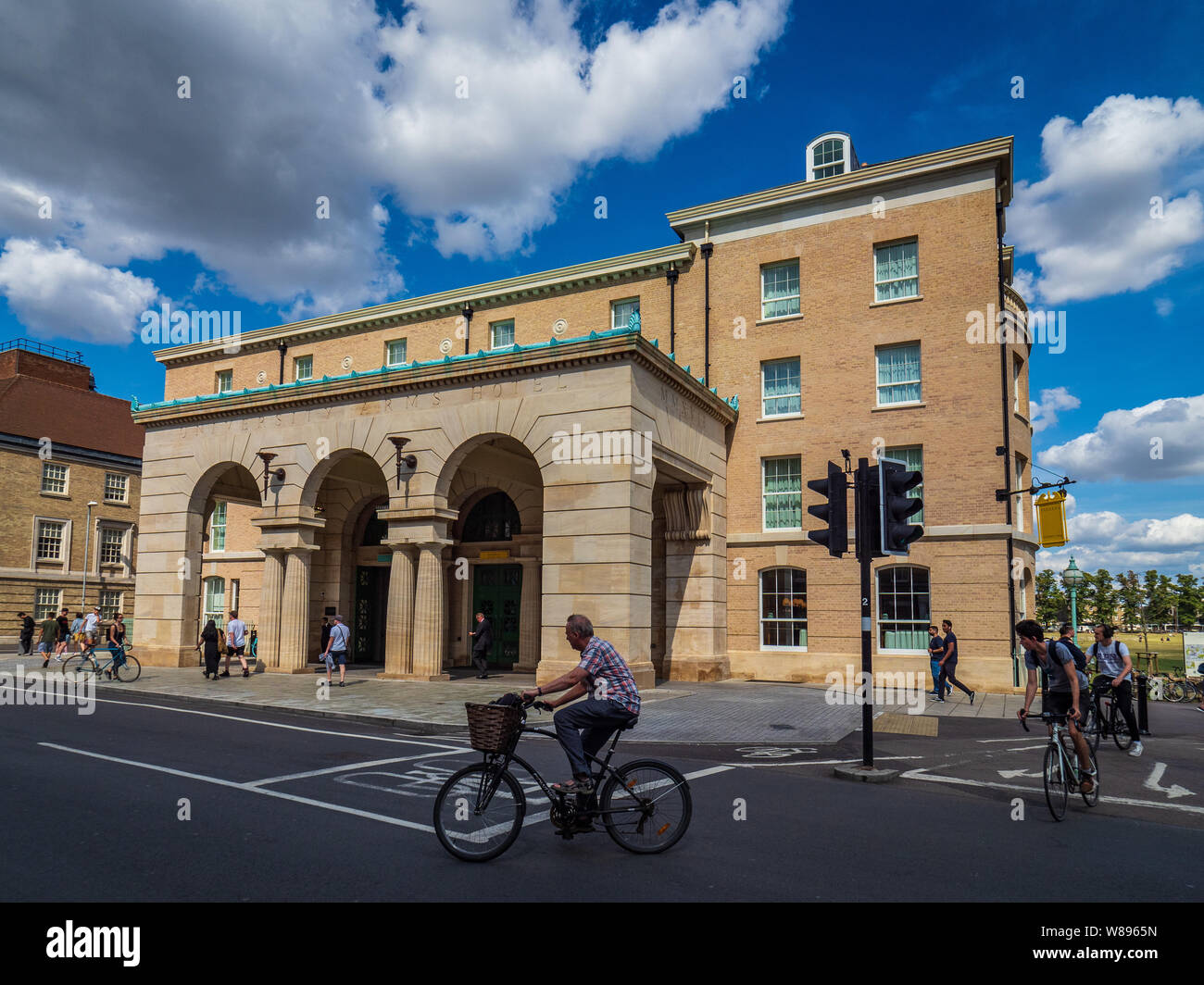 University Arms Hotel Cambridge - Frontansicht der wiederaufgebauten University Arms Hotel im Zentrum von Cambridge UK - wiedereröffnet 2018 John Simpson Architekten Stockfoto