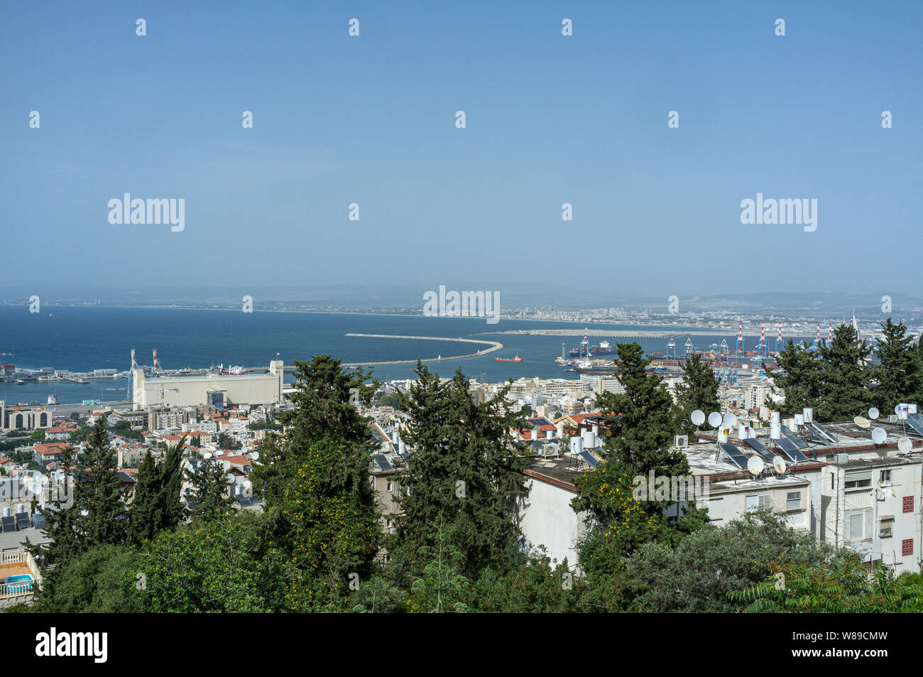 Ein Blick auf das mittelmeer von einem Aussichtspunkt auf dem Berg Carmel Stockfoto