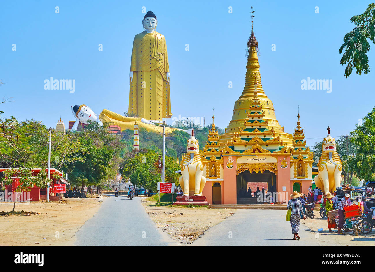 MONYWA, MYANMAR - Februar 22, 2018: Die Website von Maha Bodhi Ta Htaung beinhaltet Laykyun Sekkya stehend Buddha (Buddha), liegenden Buddha und golden St Stockfoto