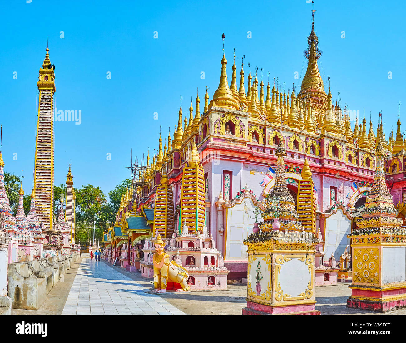 Thanboddhay Pagode ist eine der ungewöhnlichsten birmanischen buddhistischen Tempeln, berühmt für seine einzigartige Architektur und reichen Verzierungen, Monywa, Myanmar Stockfoto