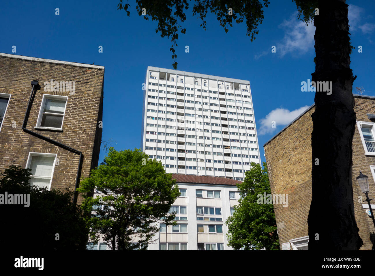 Poynter Haus, hoher Turmblock, Edward Woods Estate, Hammersmith und Fulham, London, UK Stockfoto