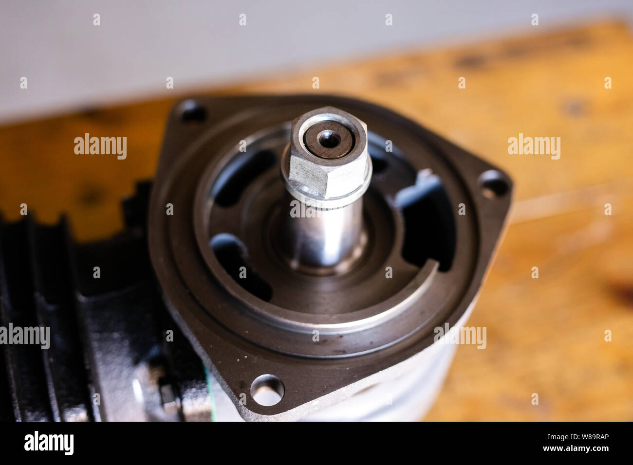 Blick auf Automotive equipment Tool für Auto Einbau der Kupplung. Tools für Lkw-Einbau der Kupplung. Close up Auto Kupplung Tools zum Entfernen von Geräten. Abstr Stockfoto