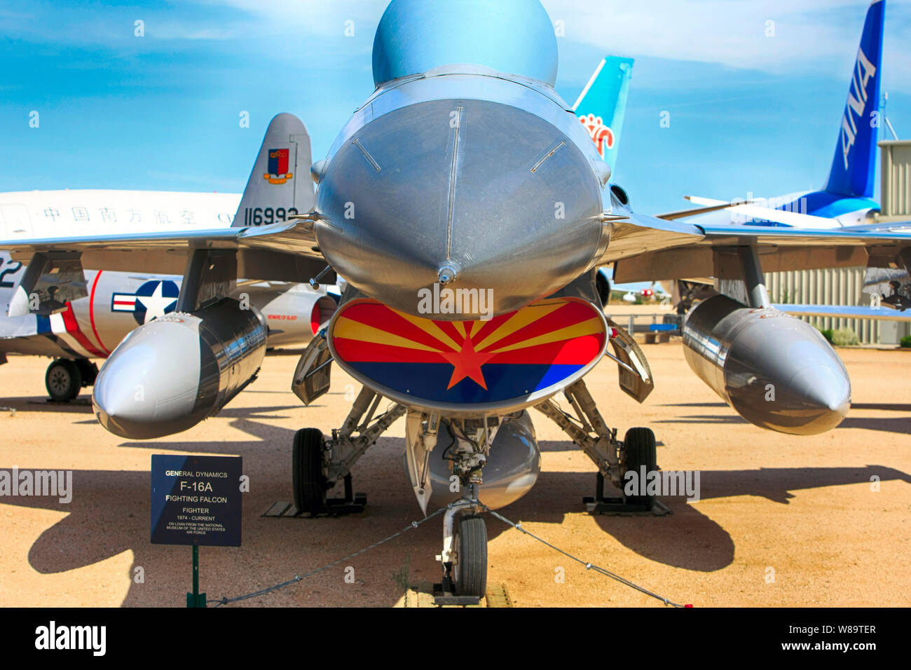 General Dynamics F-16A USAF Jagdflugzeug auf Anzeige an den Pima Air & Space Museum, Tucson, AZ Stockfoto