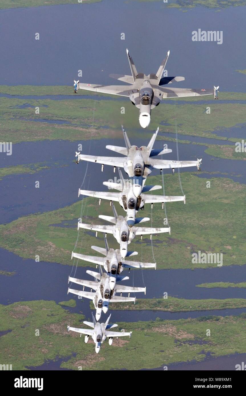 Us Navy F/A-18 Hornet Flugzeuge Strike Fighter Squadron 204 Fliegen in einer Spalte Bildung während ein Foto Übung in Louisiana zugewiesen wurde am 11. Juli 2009. Strike Fighter Squadron 204 auf der Naval Air Station gemeinsame Reserve Base New Orleans stationiert ist. Stockfoto