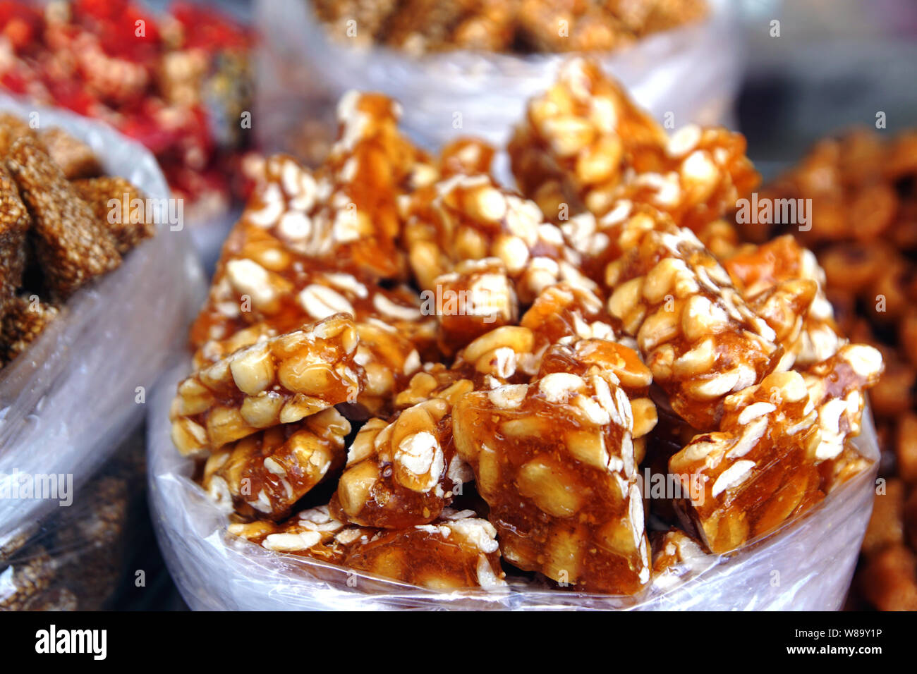 Frische nougat auf dem Markt für frische Erzeugnisse von Nabeul, Tunesien Stockfoto