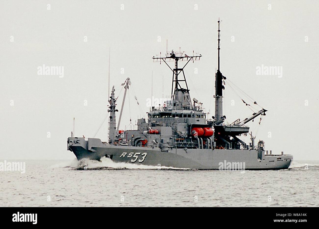 Die US-Marine hat die Norfolk basierte retten Rettung Schiff USS Grapple ARS (53), in dieser Datei foto gezeigt, in die Unterwasserwelt suche Phase der Swissair Flug 111 Absturz in der Nähe von Halifax, Nova Scotia zu unterstützen. An Bord der Greifer eine neu entwickelte synthetische Apertur Sonar und ein Laser Electro-Optics Identification System, die ausführliche Bilder des Ozeans. Die Synthetic Aperture sonar wurde entwickelt unter Wasser Minen als Teil der NavyХs countermines Mission zu identifizieren, aber auch andere Anwendungen wie Bergungs- und Verwertungsverfahren und ökologischen cleanu Stockfoto