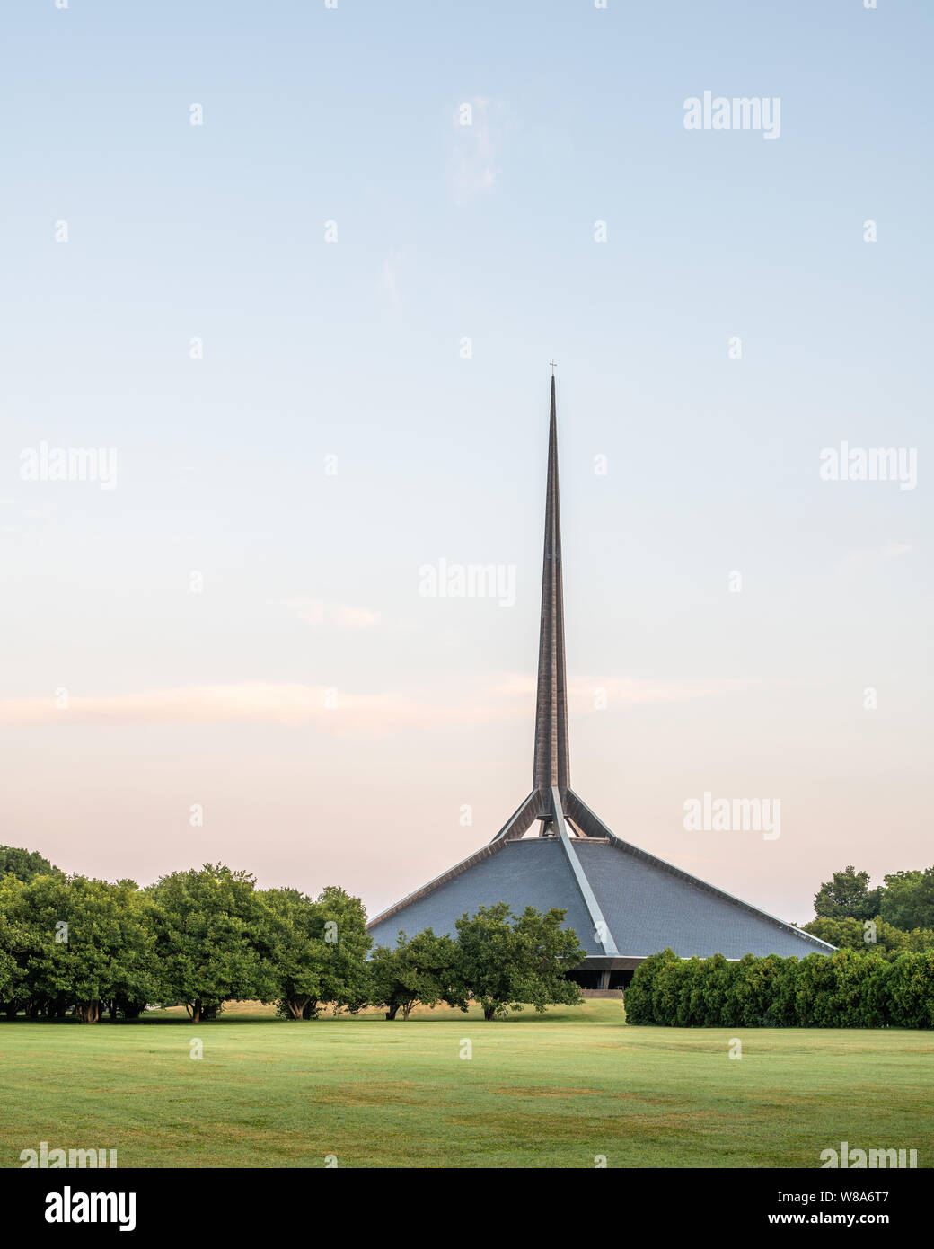 Nördlich der Christlichen Kirche, entworfen von Eero Saarinen Stockfoto