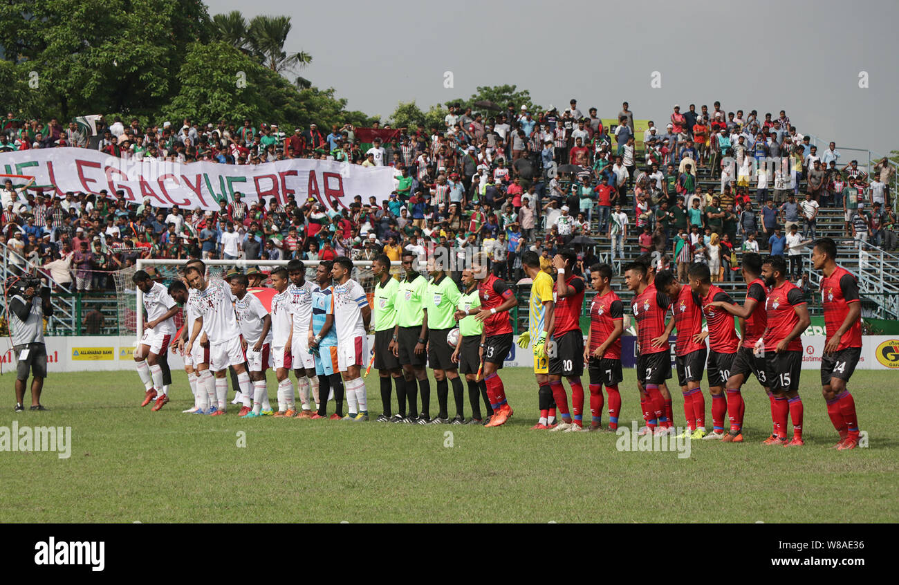 Kolkata, Indien. 08 Aug, 2019. MohunBagan AC vs ATK Match in Durand Cup, Kolkata. Beide Teams Spieler in Line up vor dem Spiel (Foto durch Amlan Biswas/Pacific Press) Quelle: Pacific Press Agency/Alamy leben Nachrichten Stockfoto