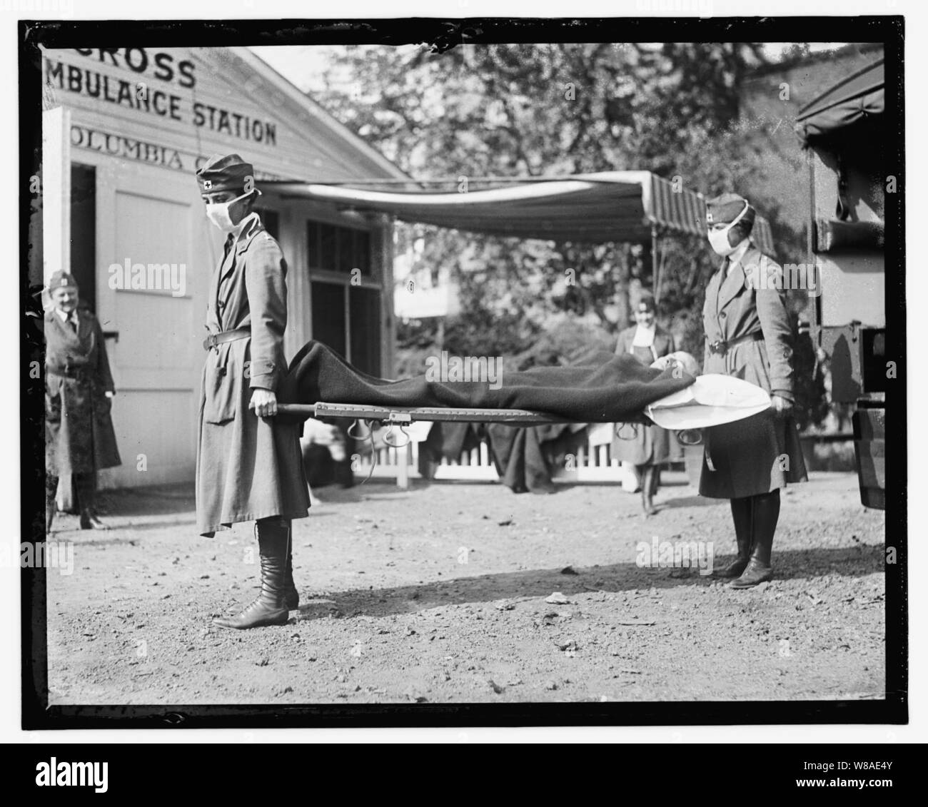 Demonstration an der Roten Kreuzes Emergency Ambulance Station in Washington, D.C., während der Influenza-Pandemie von 1918 Stockfoto