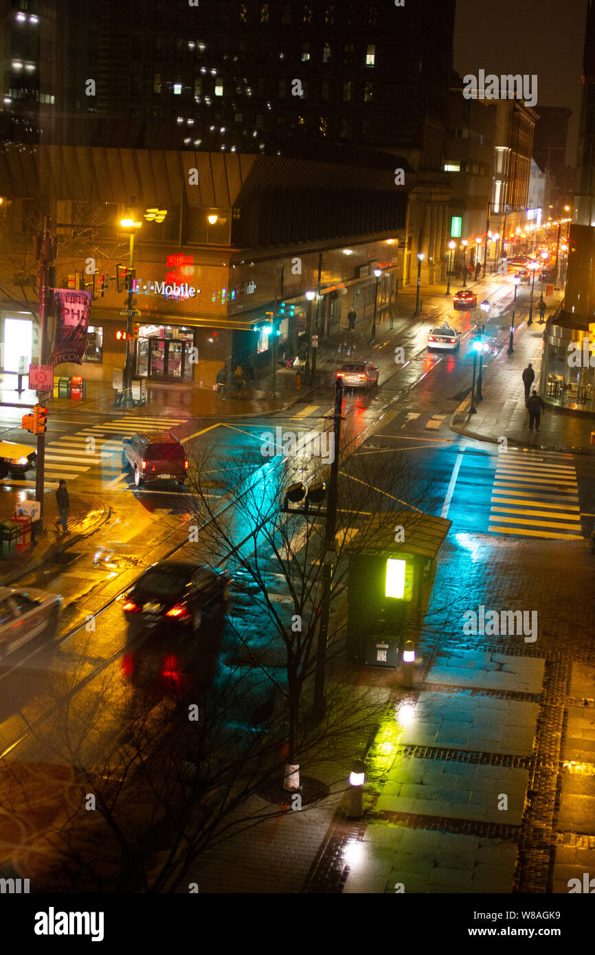 Blick auf die Straße im Zentrum der Stadt Philadelphia am 12 in der Nacht nach Süden Stockfoto