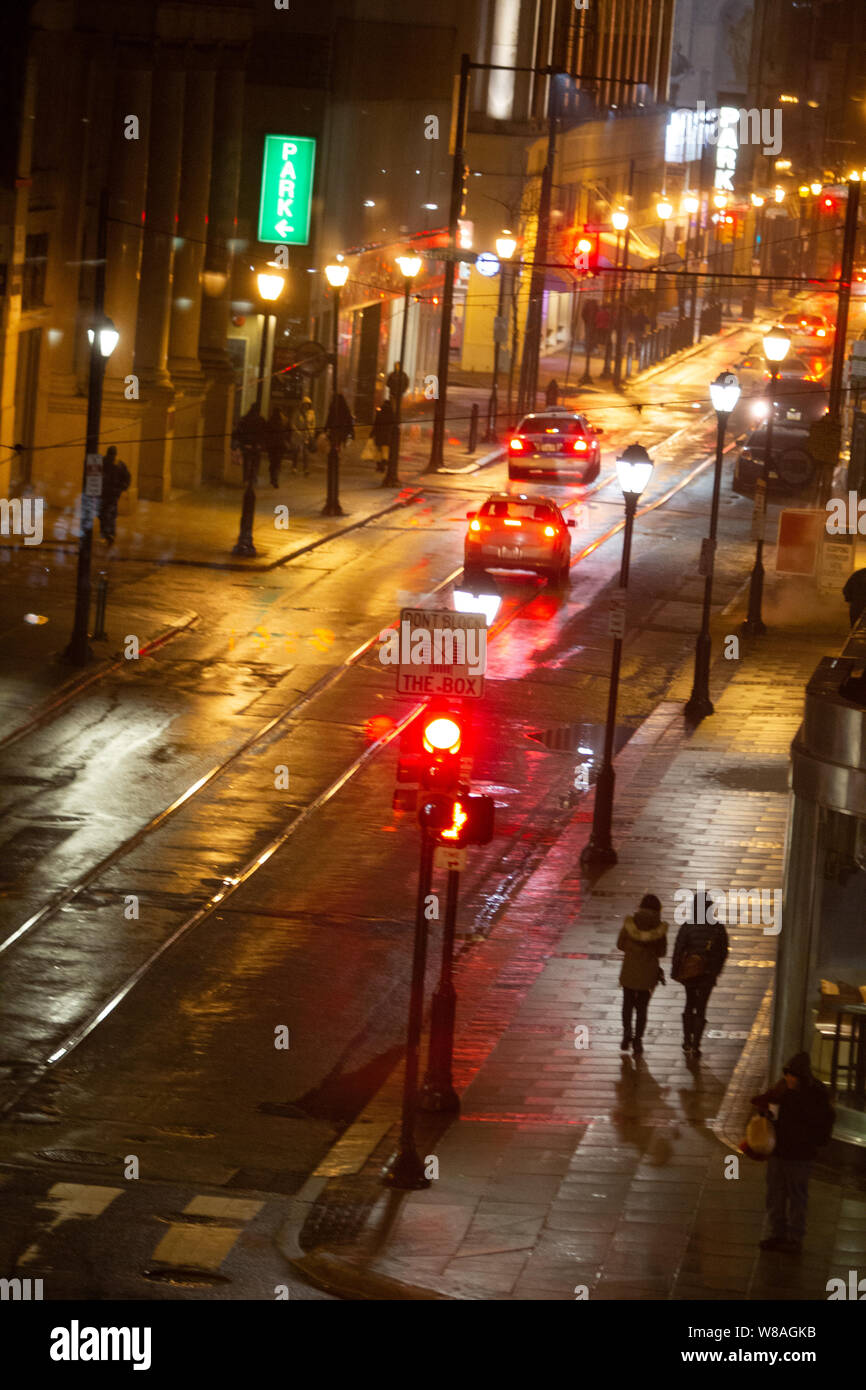 Blick auf die Straße im Zentrum der Stadt Philadelphia am 12 in der Nacht nach Süden Stockfoto