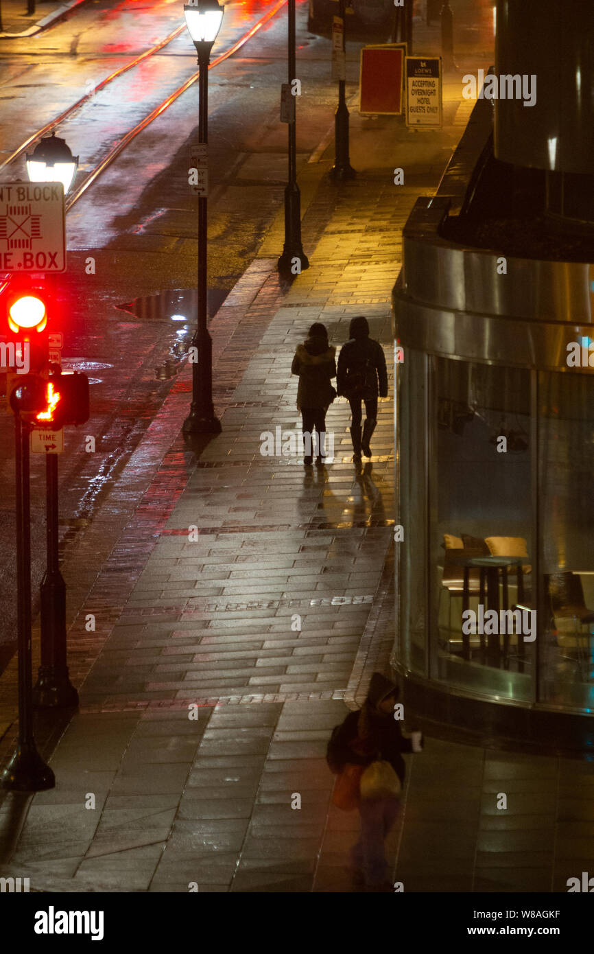 Blick auf die Straße im Zentrum der Stadt Philadelphia am 12 in der Nacht nach Süden Stockfoto