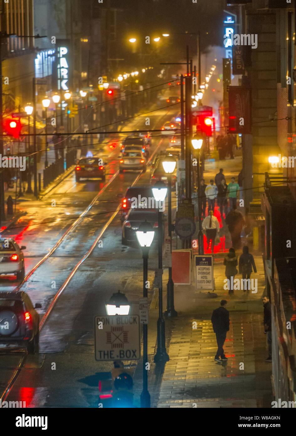 Blick auf die Straße im Zentrum der Stadt Philadelphia am 12 in der Nacht nach Süden Stockfoto