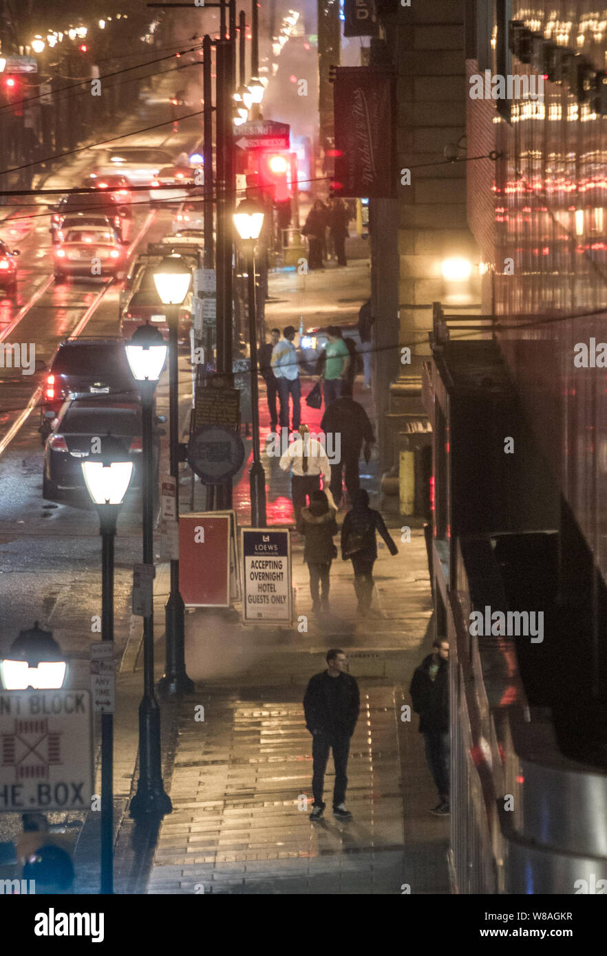 Blick auf die Straße im Zentrum der Stadt Philadelphia am 12 in der Nacht nach Süden Stockfoto