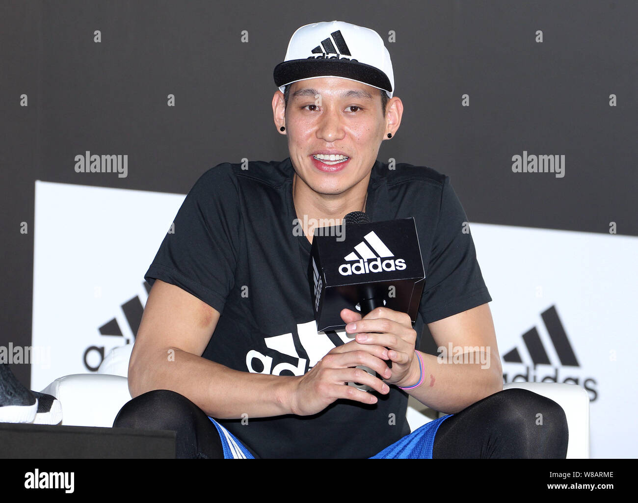 NBA Basketball star Jeremy Lin von Charlotte Hornets besucht eine Werbeveranstaltung für Adidas in Taipei, Taiwan, 10. Juni 2016. Stockfoto
