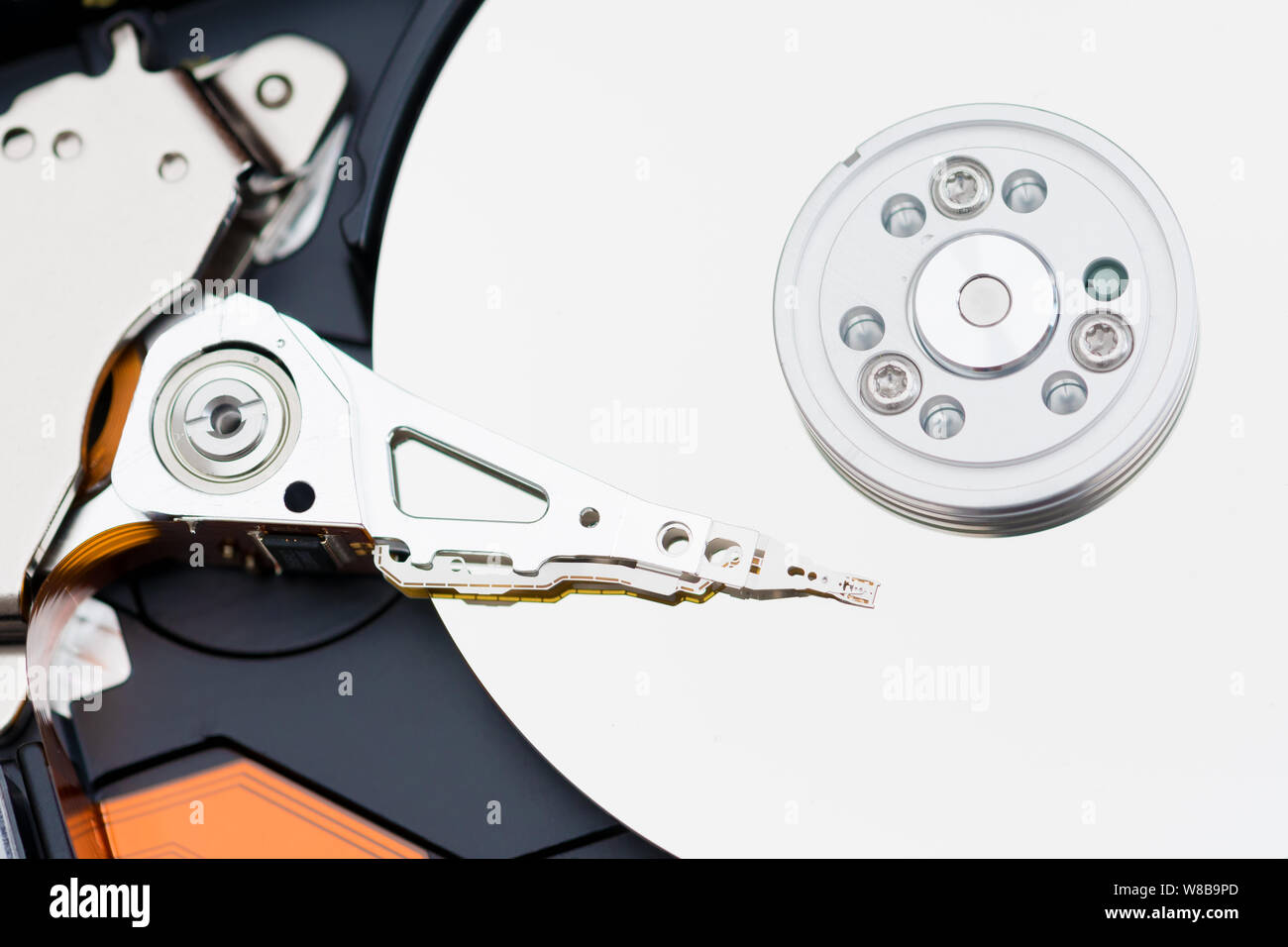 close up view inside an open hard disk drive Stockfoto