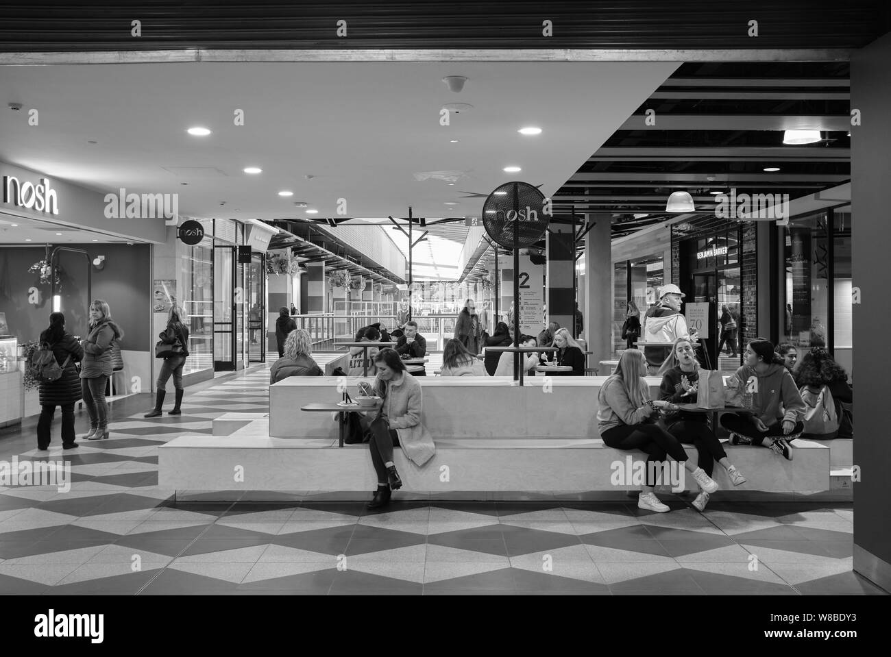 Mittagessen vor Nosh in Melbourne Central. Melbourne, Australien. Stockfoto
