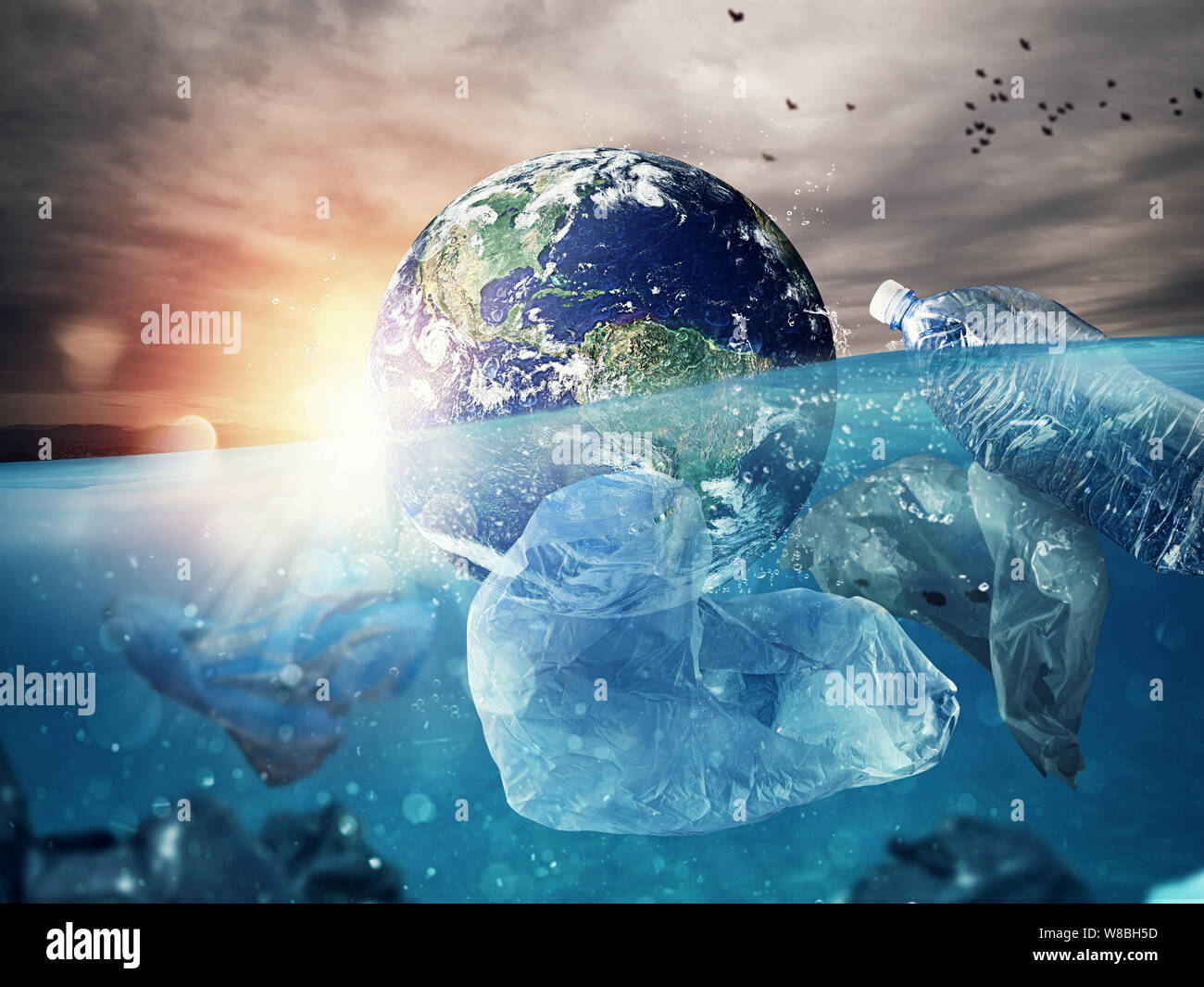Die Erde schwimmt im Meer voller Kunststoff. Speichern Sie die Welt. Welt von der NASA zur Verfügung gestellt. Stockfoto