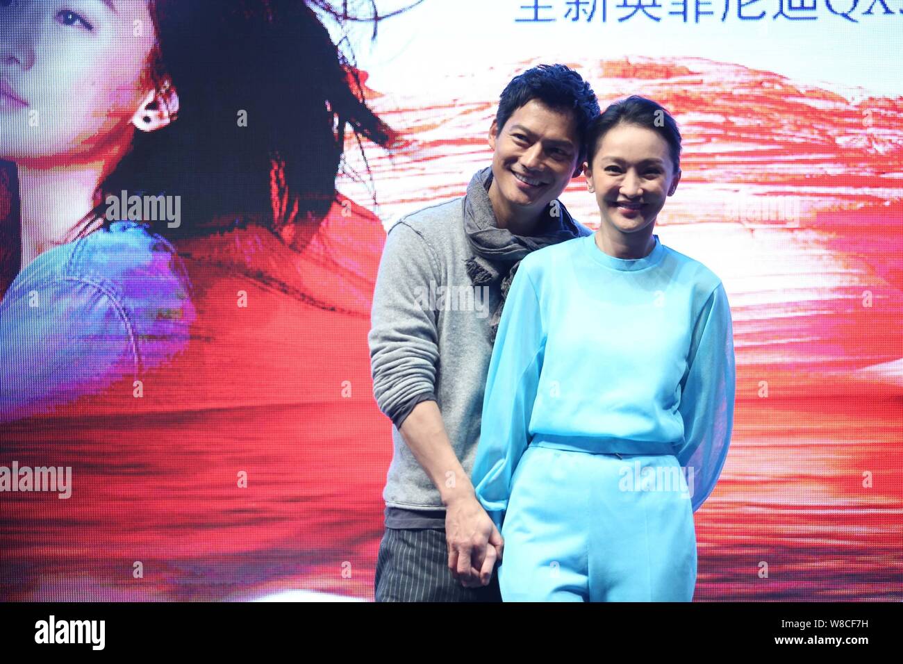 Chinesische Schauspielerin Zhou Xun, rechts, und Ihr amerikanischer Mann Archie Kao Lächeln während einer Premiere für die micro Film 'Dream Escape' zu fördern. Stockfoto