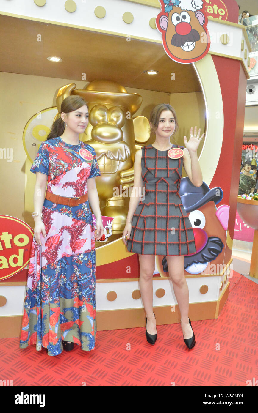 Gillian Chung, Links, und Charlene Choi Hong Kong Pop Duo Zwillinge stellen während der Eröffnungsfeier von Mr. Potato Head Labor an der Metro City Plaza in Hongkong Stockfoto