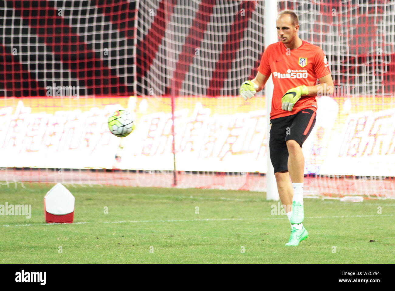 Jan Oblak von Atletico de Madrid nimmt Teil an einem Training für einen freundlichen Fussballspiel gegen FC SIPG Shanghai in Shanghai, China, 3. August 201 Stockfoto