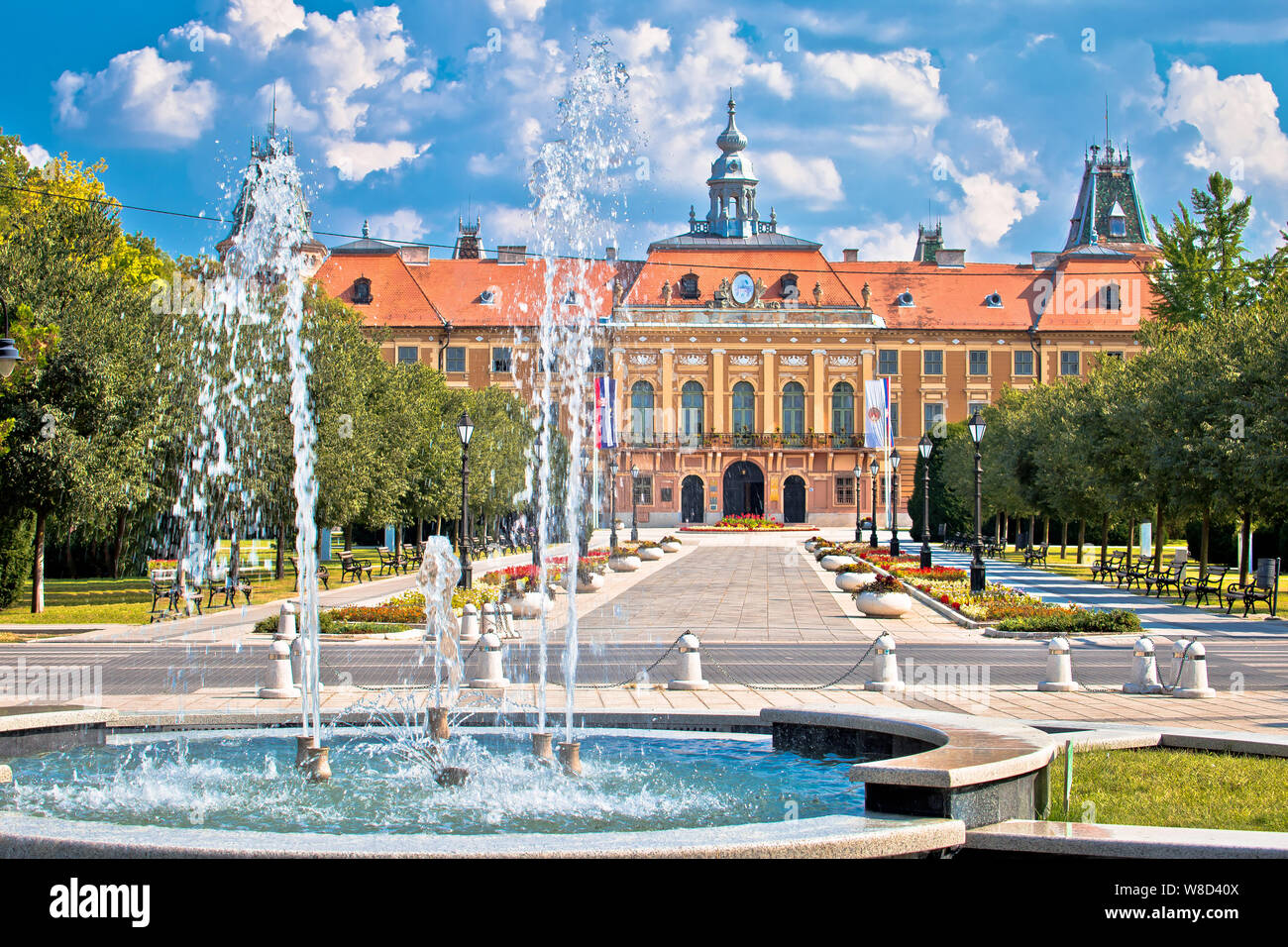 Sombor Fountain Square und City Hall, Region Vojvodina von Kroatien Stockfoto