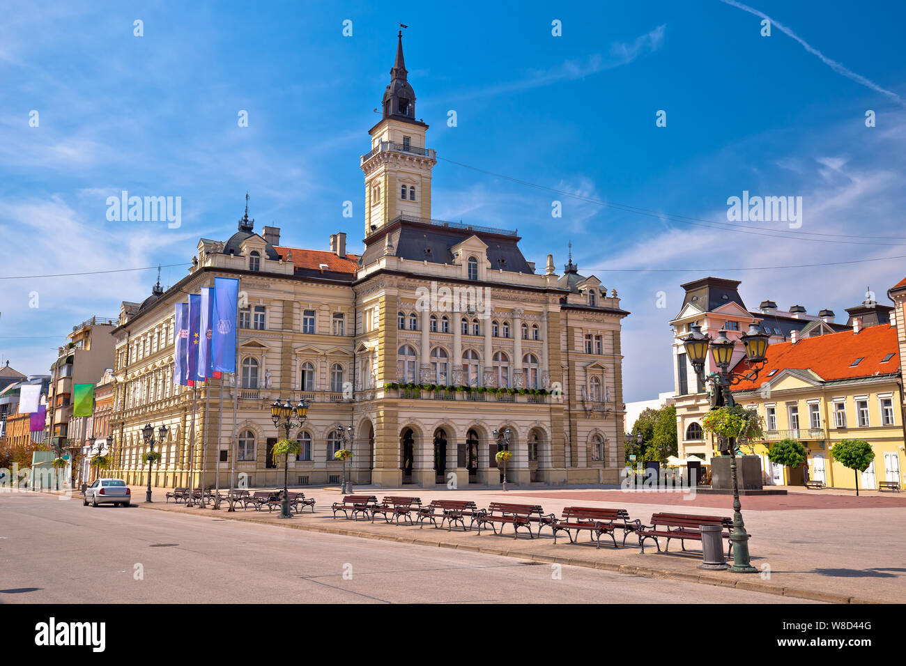 Platz Der Freiheit In Novi Sad Bogen Und Architektur Region Vojvodina In Serbien Stockfotografie Alamy