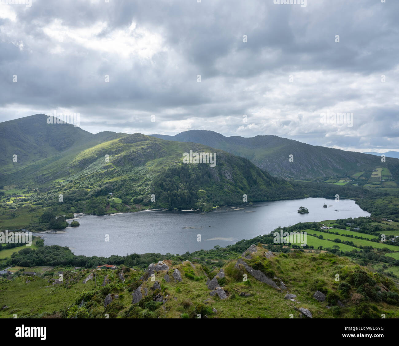 Glanmore Lake aus der Nähe von Healy Pass auf der Beara Halbinsel in Irland gesehen Stockfoto