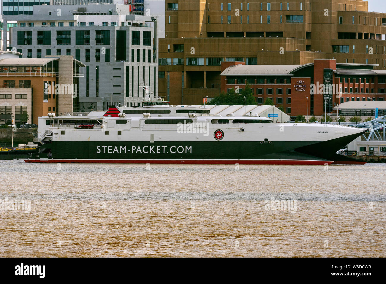 HSC Manannan der 96-m-wave-piercing High-Speed Katamaran der IOMSP Reederei hier an: iverpool pierhead Bootssteg gesehen Stockfoto