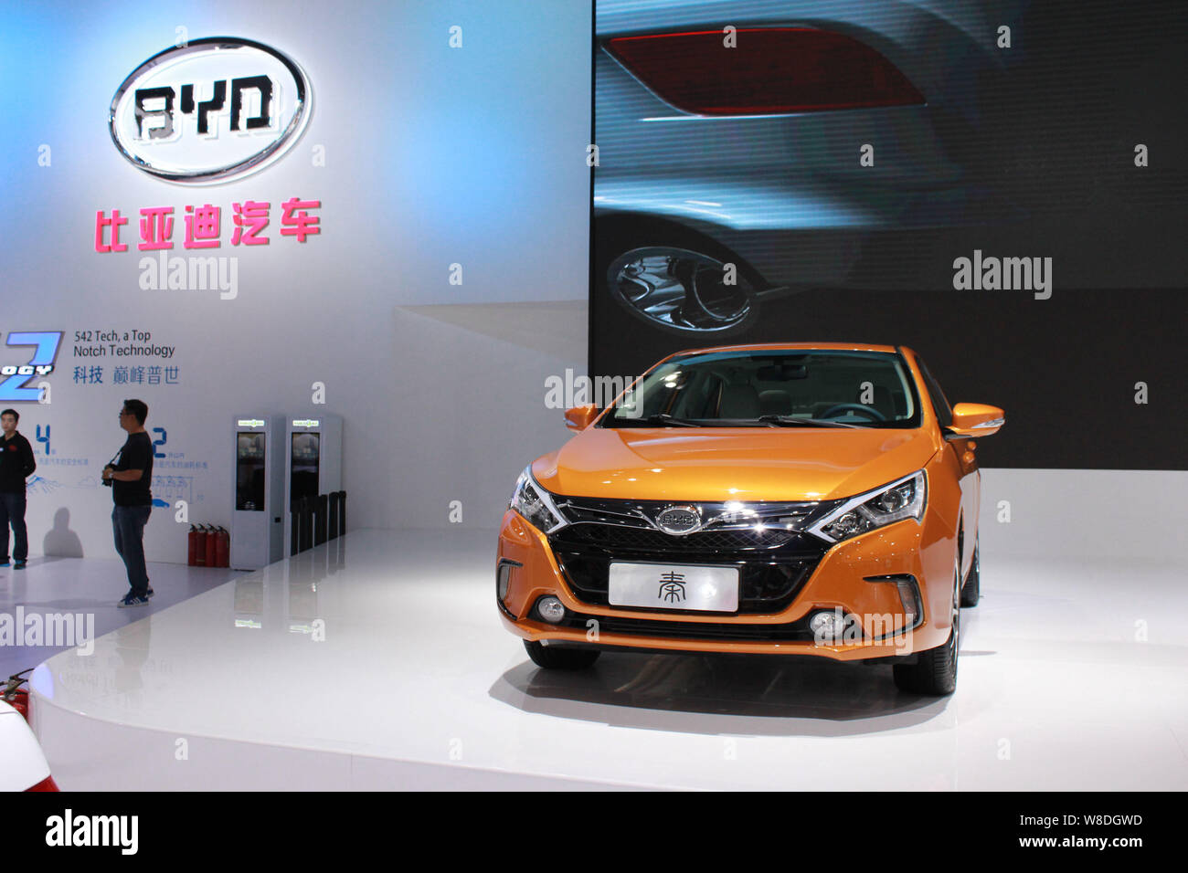 ---- Einen BYD Qin hybrid Auto ist während eines Auto Show in Chengdu City angezeigt, im Südwesten Chinas Provinz Sichuan, 29. August 2014. Chinesische Auto ein Stockfoto