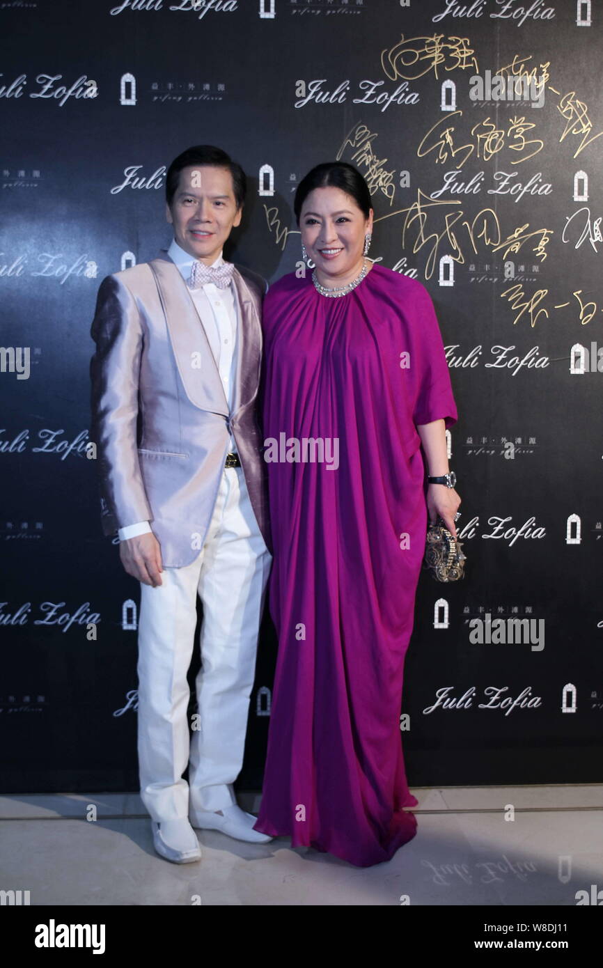 Charles Heung Wah-Keung, Links, Chairman von China Star Entertainment Ltd., und seine Frau Tiffany Chen Ming-Yin, Vice Chairman von China Star Unterhaltung Stockfoto